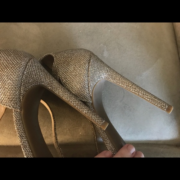 Gorgeous Jessica Simpson Gold Sparkle heels, sz 9M - Picture 4 of 5